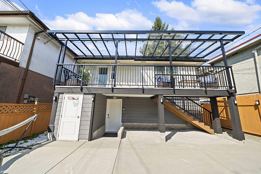 870 W 59th Avenue Vancouver, BC - 34
