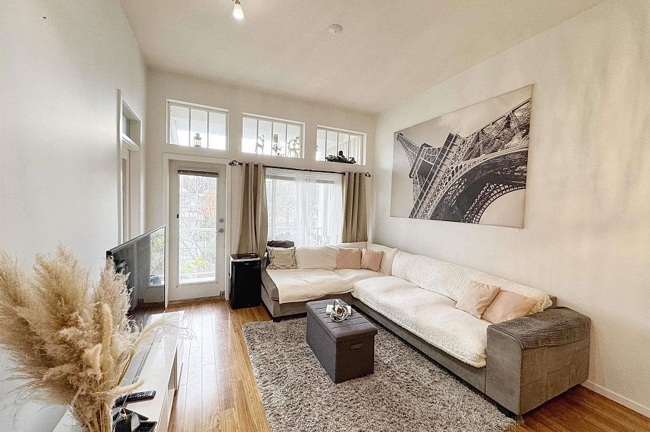 415 3651 Foster Avenue Vancouver, BC - 3