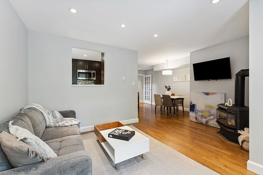 3349 Mountain Highway North Vancouver, BC - 9