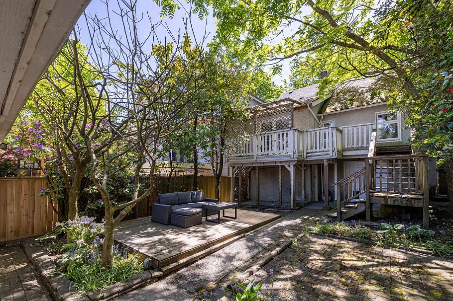 4343 W 11th Avenue Vancouver, BC - 30