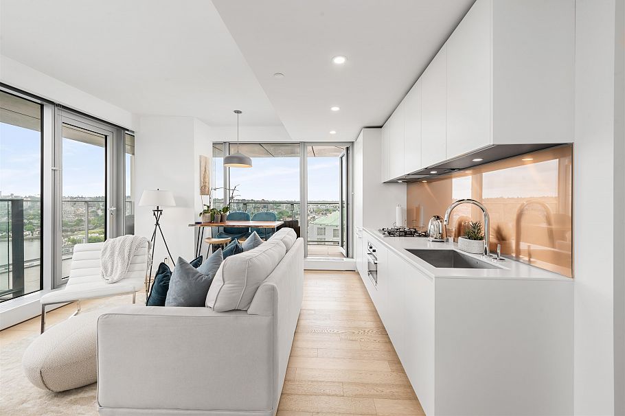 2702 1480 Howe Street Vancouver, BC - 4