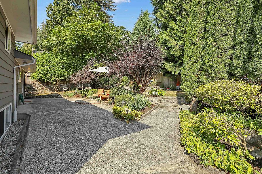 732 E 29th Street North Vancouver, BC - 24