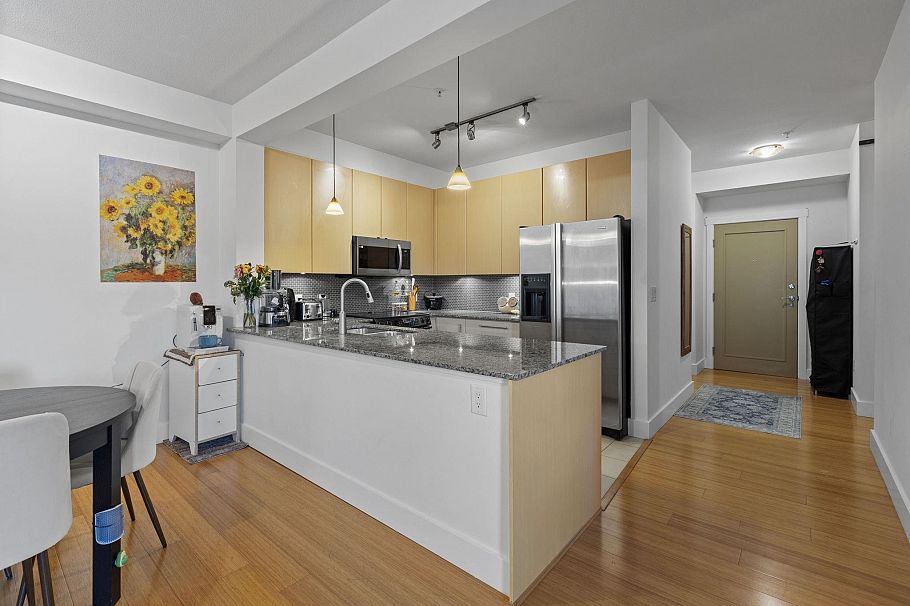 307 6268 Eagles Drive Vancouver, BC - 9