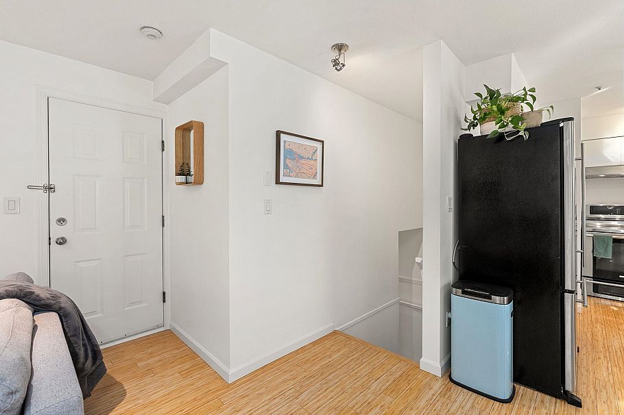 203 755 W 15th Avenue Vancouver, BC - 14