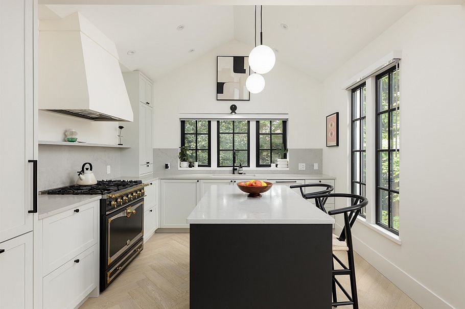 2502 W 33rd Avenue Vancouver, BC - 1