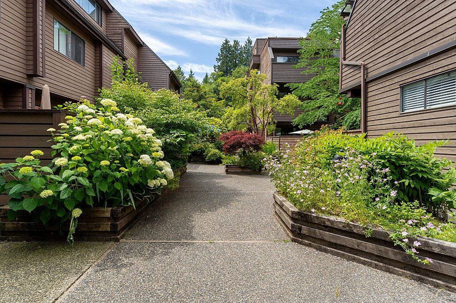 3349 Mountain Highway North Vancouver, BC - 3