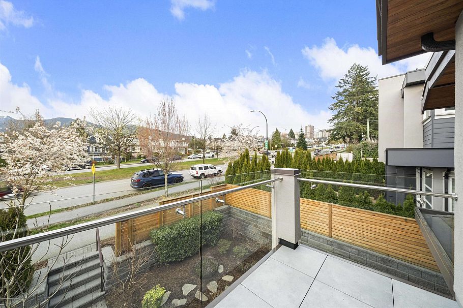413 W Keith Road North Vancouver, BC - 17