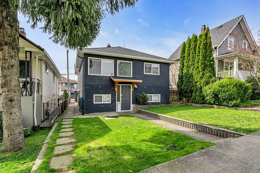 2942 E Georgia Street Vancouver, BC - 2