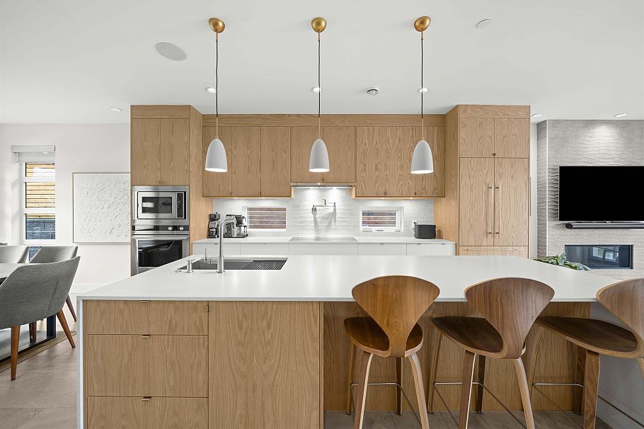 413 W Keith Road North Vancouver, BC - 2