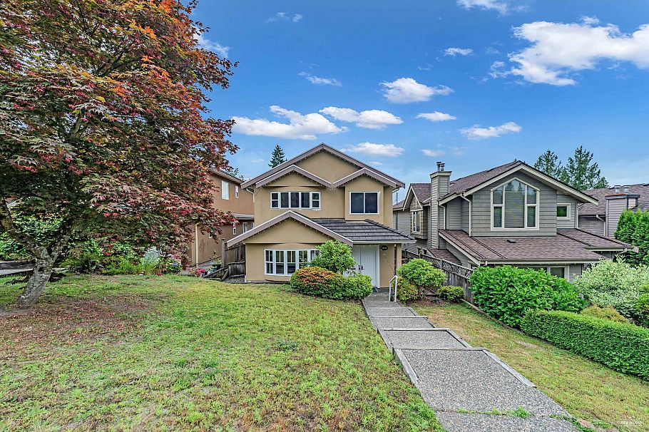 313 E 27 Street North Vancouver, BC - 2