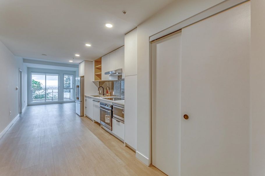 557 422 E 3rd Street North Vancouver, BC - 4