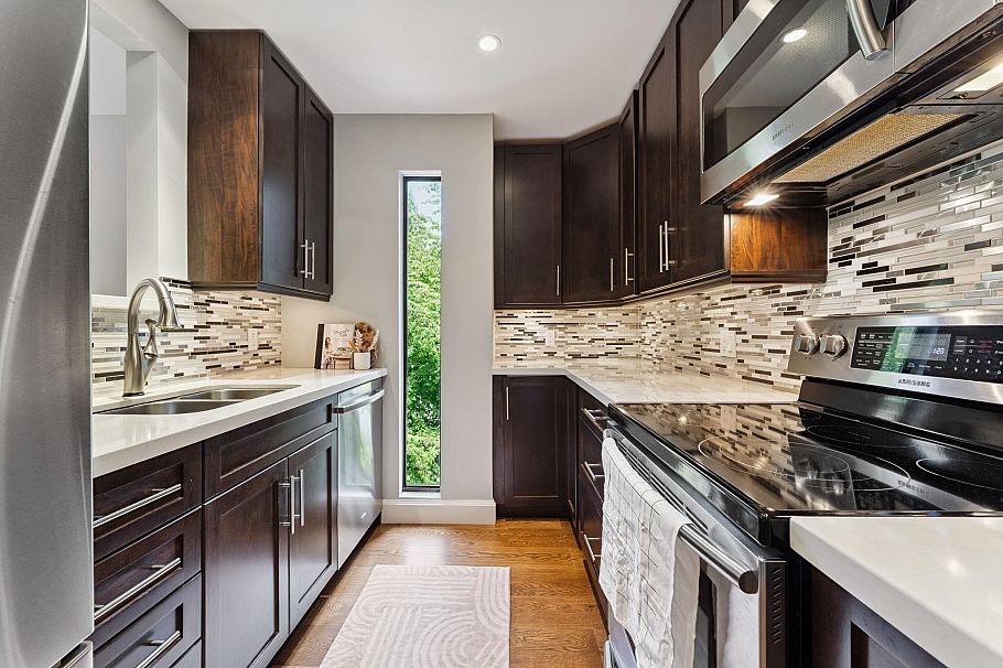 3349 Mountain Highway North Vancouver, BC - 17