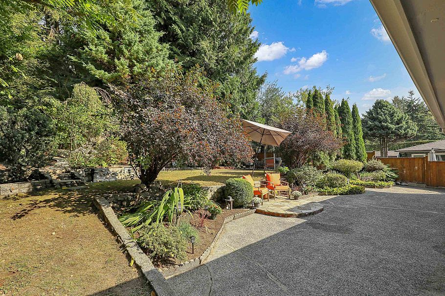 732 E 29th Street North Vancouver, BC - 32