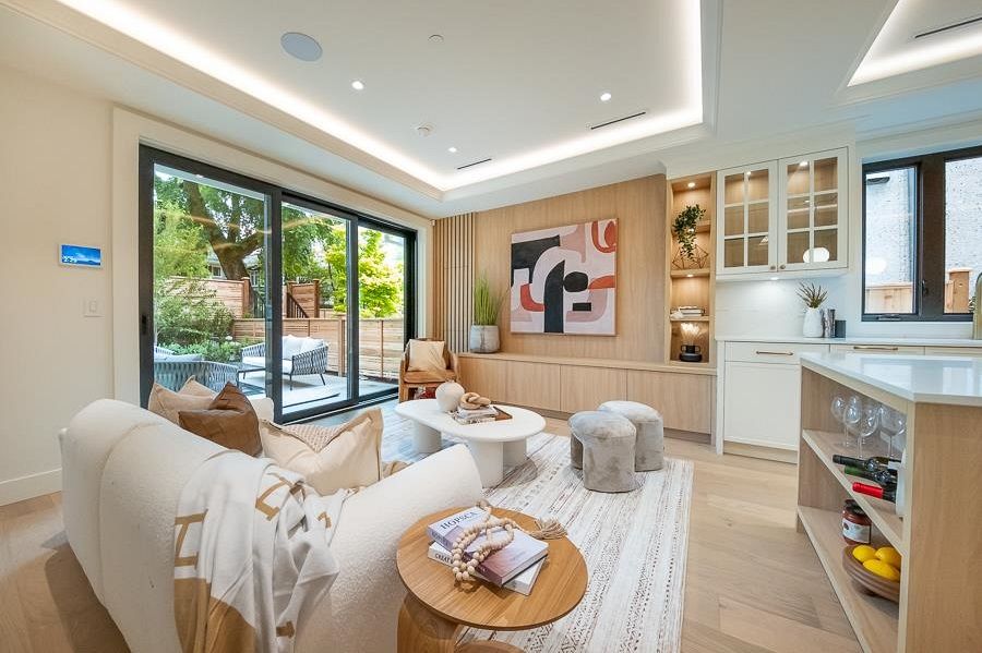 1 2154 E. 6 Avenue Vancouver, BC - 6