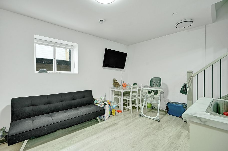 1423 E 62nd Avenue Vancouver, BC - 35