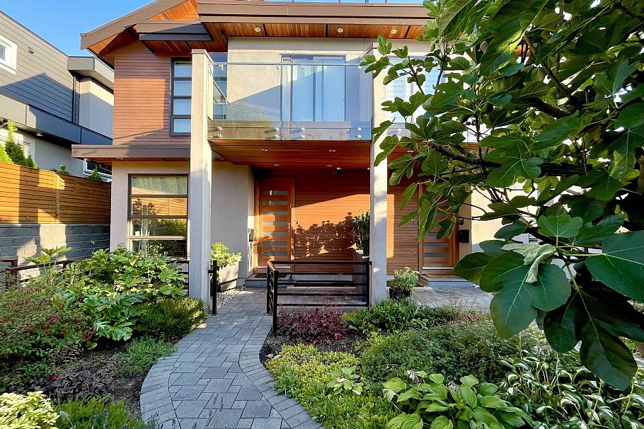 413 W Keith Road North Vancouver, BC - 34