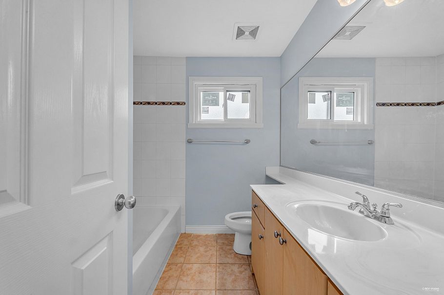 313 E 27 Street North Vancouver, BC - 17