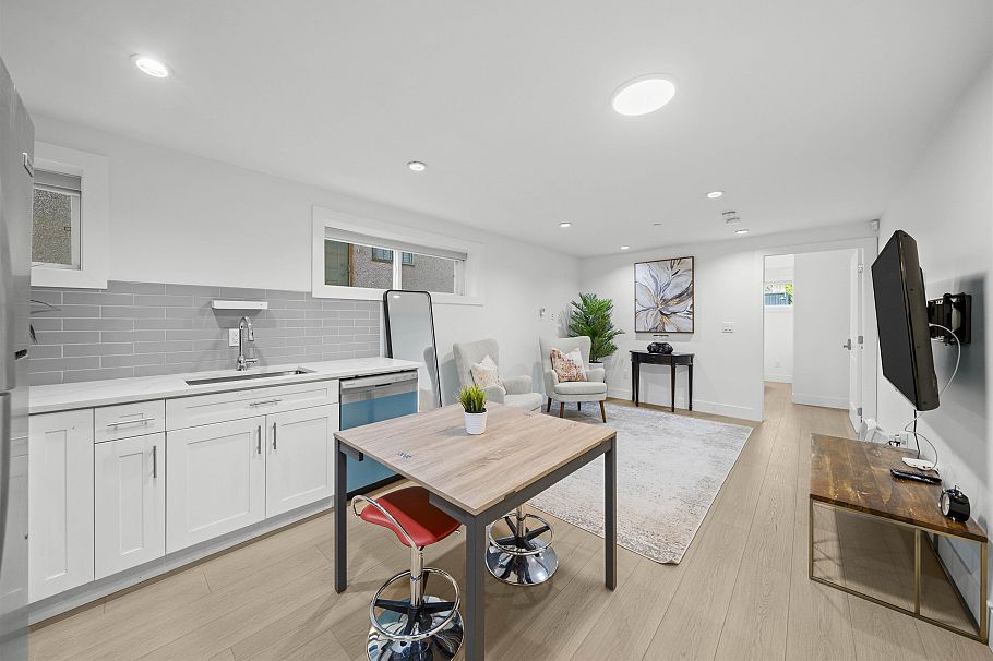 870 W 59th Avenue Vancouver, BC - 21