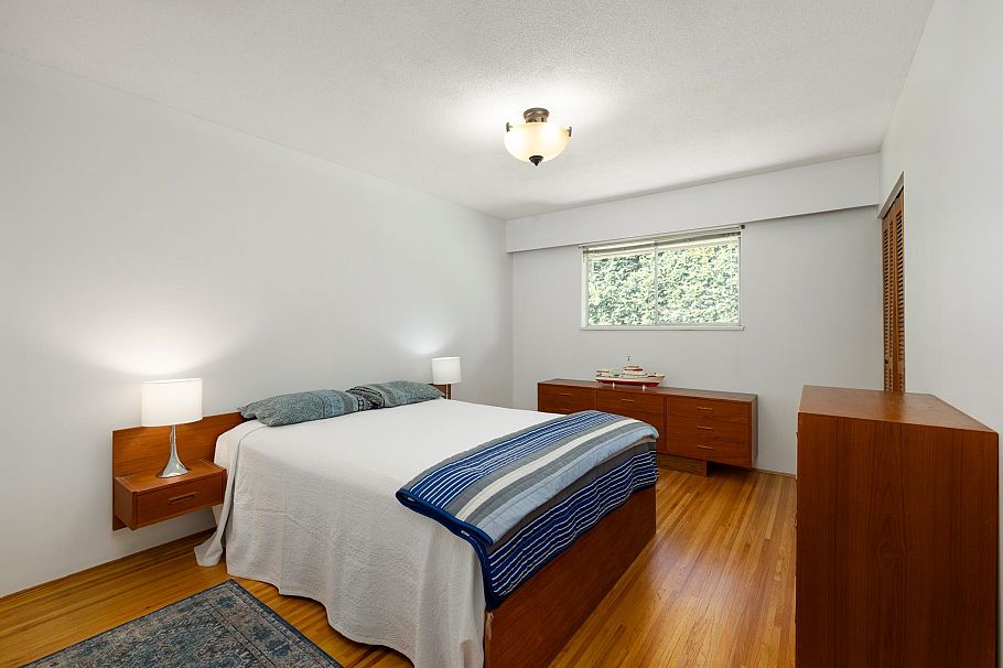 587 Beachview Drive North Vancouver, BC - 22