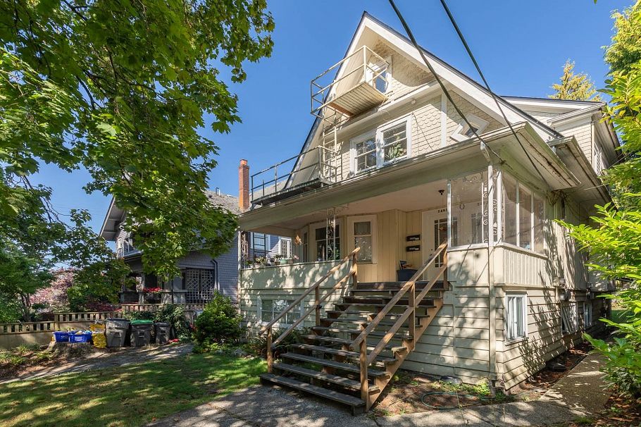 2483 W 6th Avenue Vancouver, BC - 35