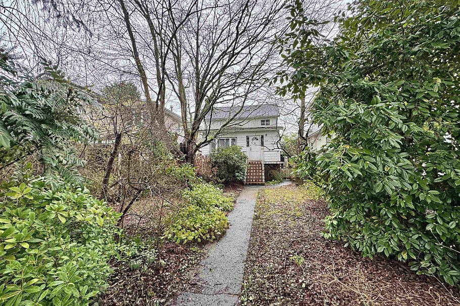 2720 W 24th Avenue Vancouver, BC - 3