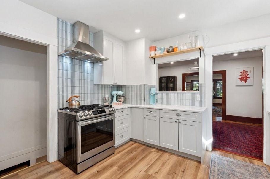 4188 W 13th Avenue Vancouver, BC - 18