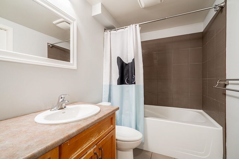 613 E 7th Street North Vancouver, BC - 32