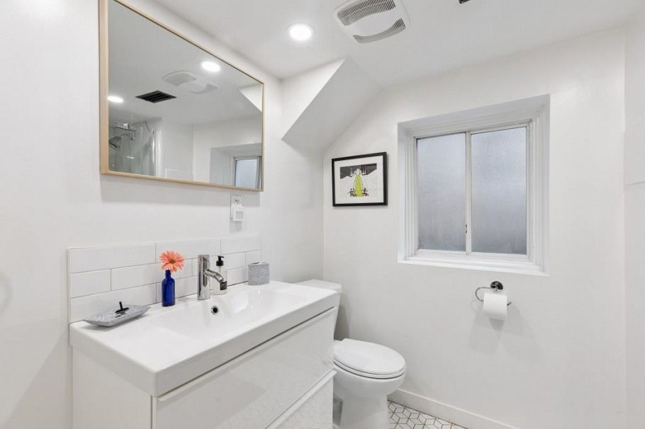 4188 W 13th Avenue Vancouver, BC - 12