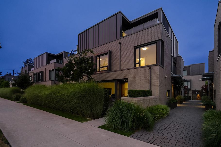 6840 Oak Street Vancouver, BC - 2