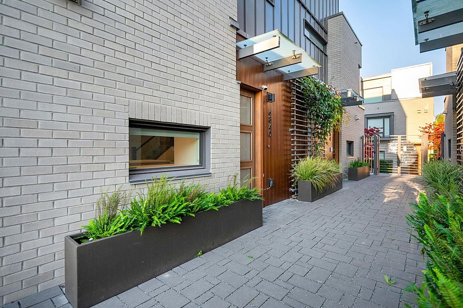 6840 Oak Street Vancouver, BC - 9