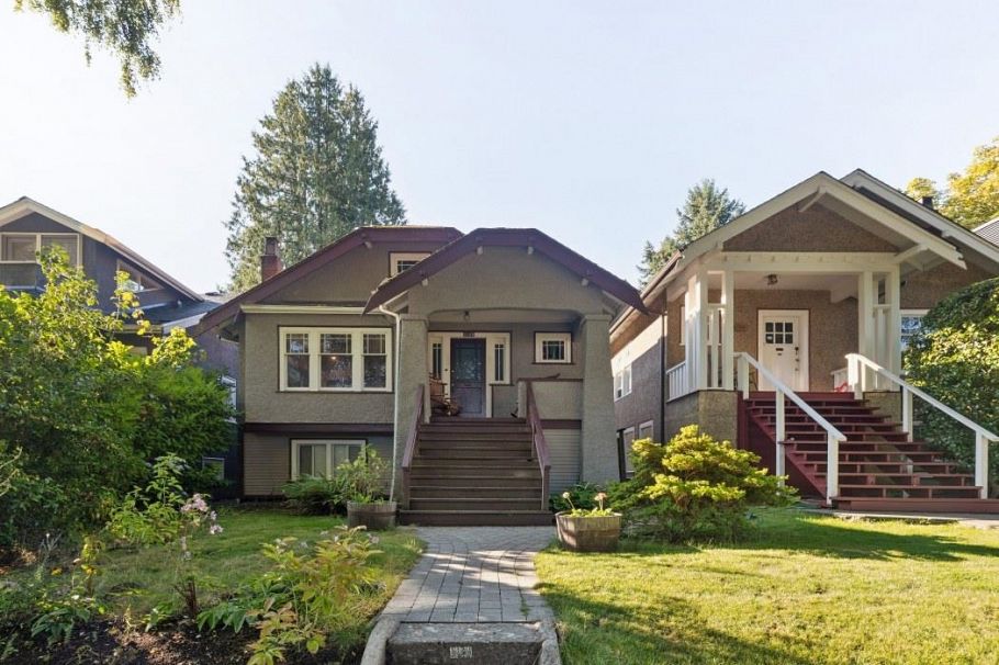 4188 W 13th Avenue Vancouver, BC - 1