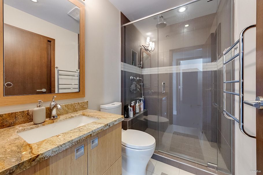 2204 1420 W Georgia Street Vancouver, BC - 17