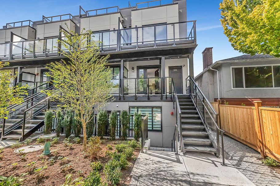 102 2122 E 32nd Avenue Vancouver, BC - 3