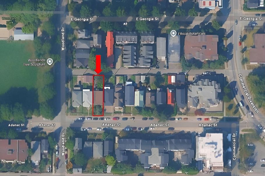 1621 Adanac Street Vancouver, BC - 3