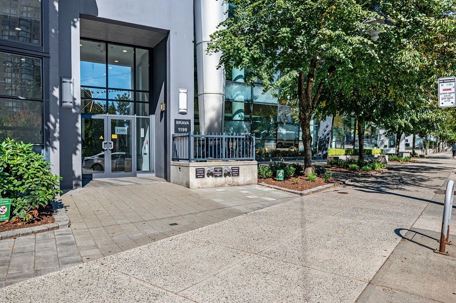 808 1199 Seymour Street Vancouver, BC - 2