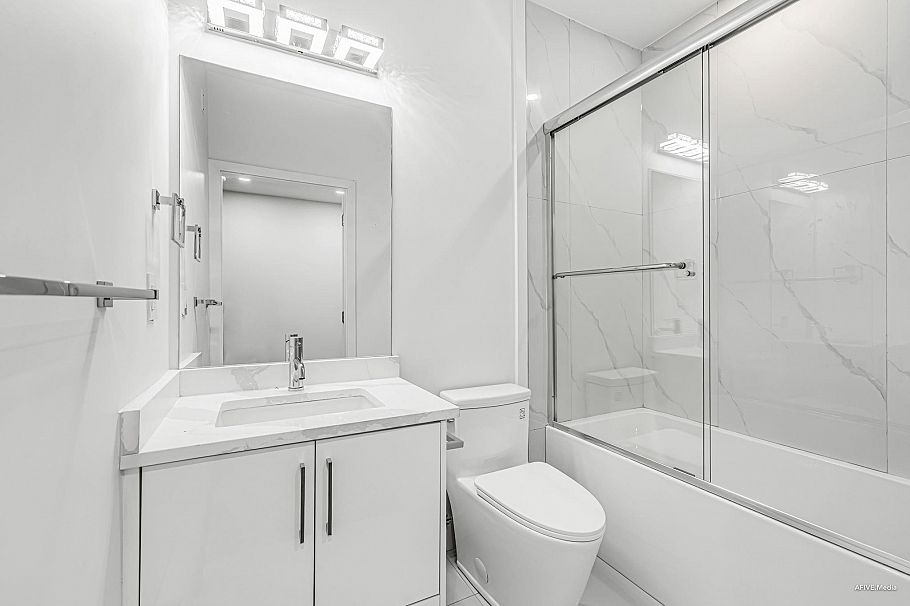 102 2122 E 32nd Avenue Vancouver, BC - 18