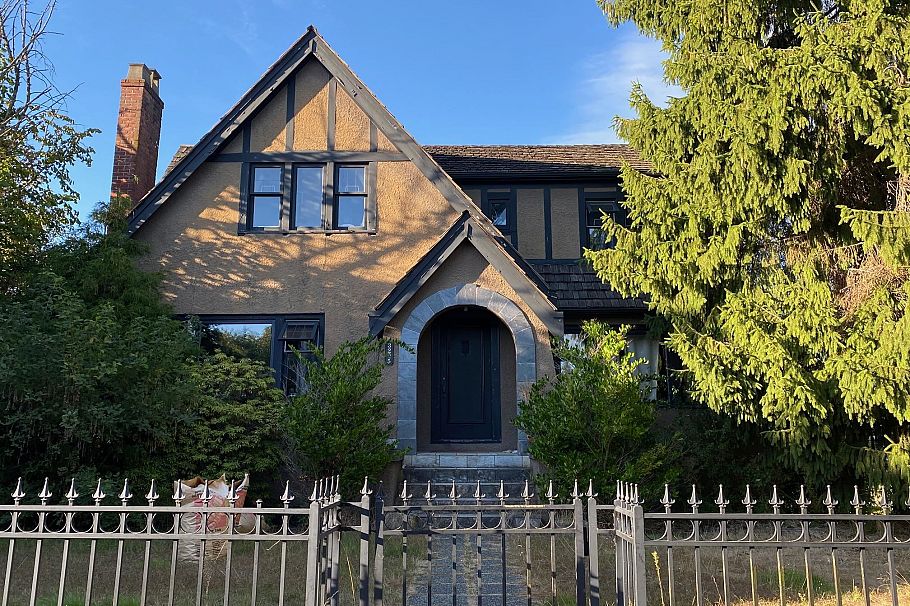 3205 W 35th Avenue Vancouver, BC - 1