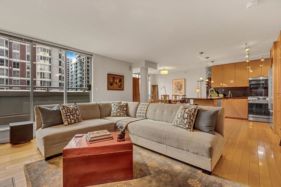 1404 819 Hamilton Street Vancouver, BC - 1