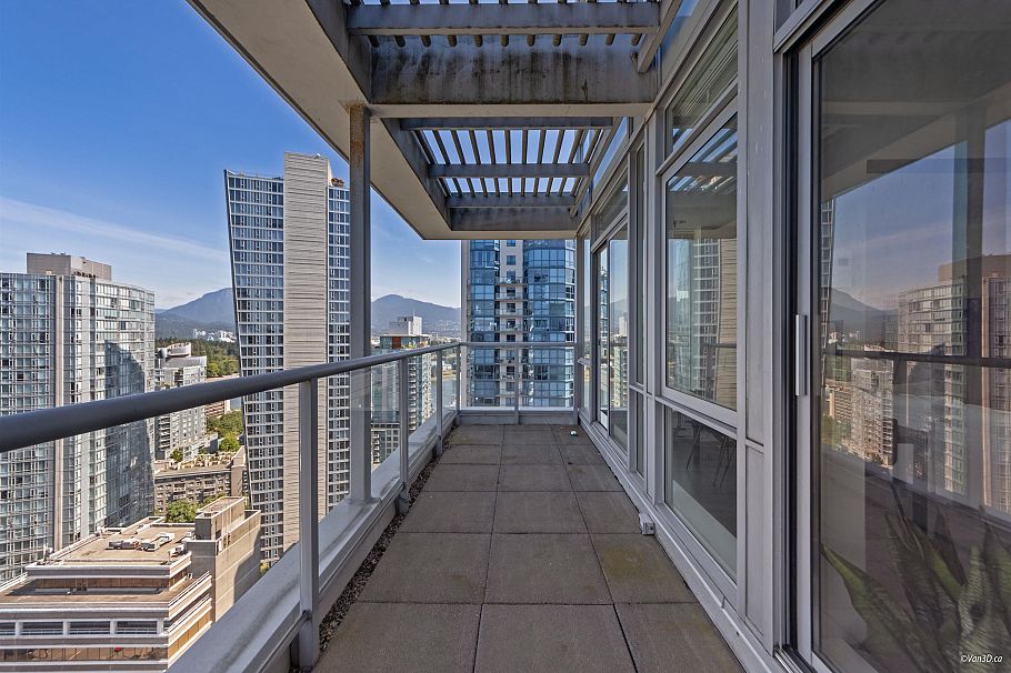 2204 1420 W Georgia Street Vancouver, BC - 11