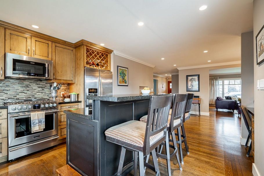 613 E 7th Street North Vancouver, BC - 16