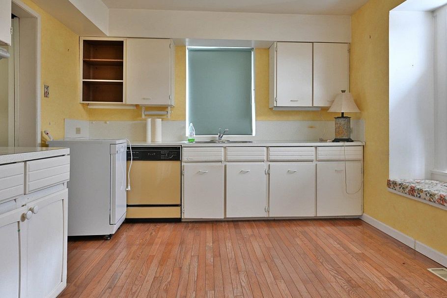 2720 W 24th Avenue Vancouver, BC - 9