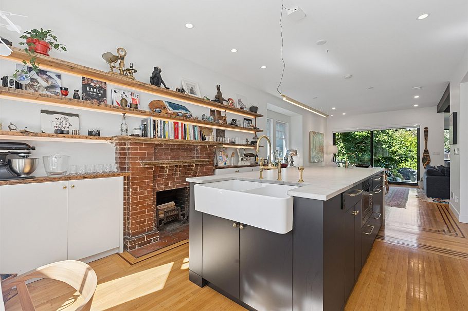 2615 W 2nd Avenue Vancouver, BC - 12