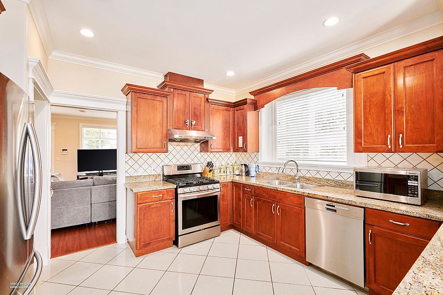 3937 Elmwood Street Burnaby, BC - 9