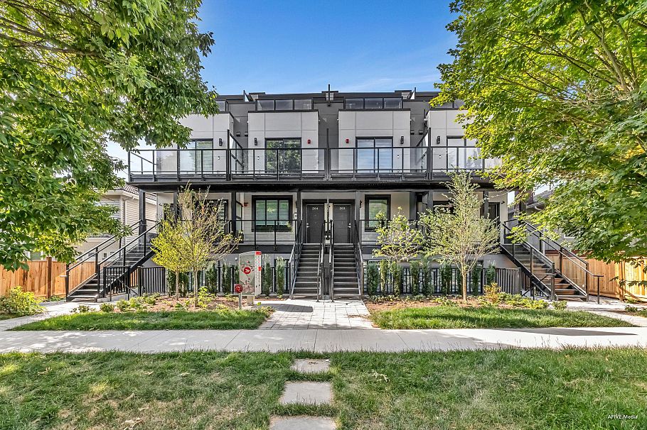 102 2122 E 32nd Avenue Vancouver, BC - 1