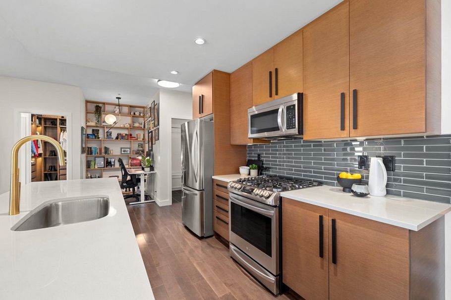 310 3294 Mt Seymour Parkway North Vancouver, BC - 3