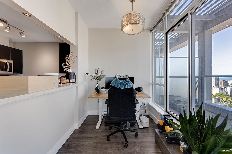 2204 1420 W Georgia Street Vancouver, BC - 9