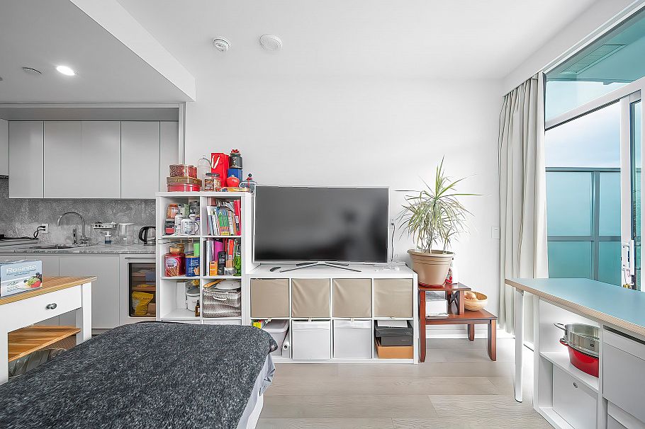 708 7418 Paulson Street Vancouver, BC - 4