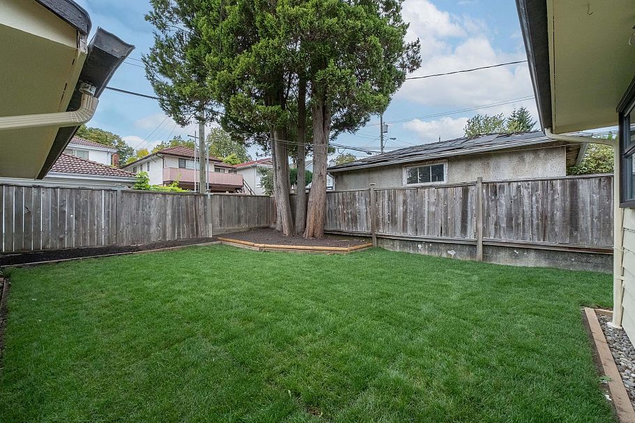 8271 Laurel Street Vancouver, BC - 25