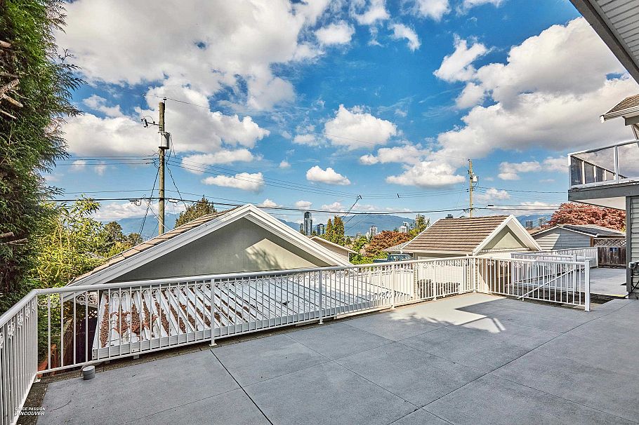 3937 Elmwood Street Burnaby, BC - 32