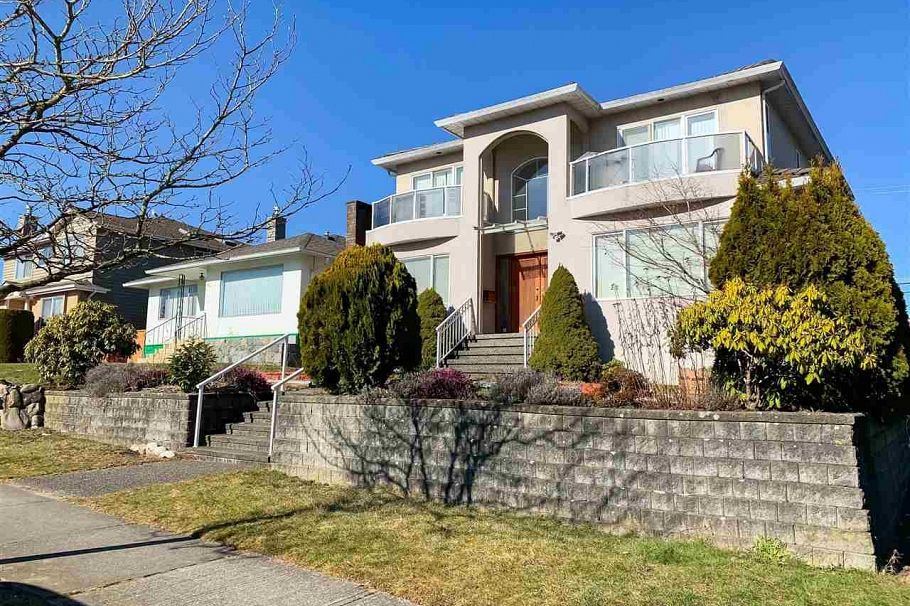 515 W 60th Avenue Vancouver, BC - 1